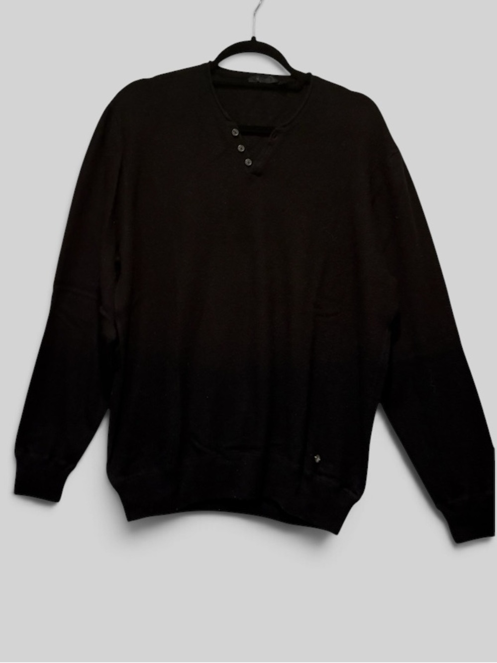 Raffi - Men's V-neck pullover sweater. 3 button detail. Size XXL. Black